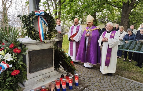 Vijenci i svijeće žrtvama komunističkoga terora