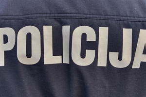 Auto sletio u odvodni kanal