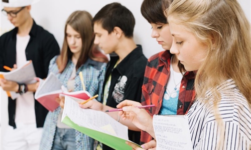Srednjoškolci iz 57 škola u ponedjeljak će oponašati zastupnike