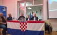 Tribina „Hrvatska vas zove” u Vinkovcima: Svjedoci vremena prenijeli istinu o Domovinskom ratu mladim generacijama