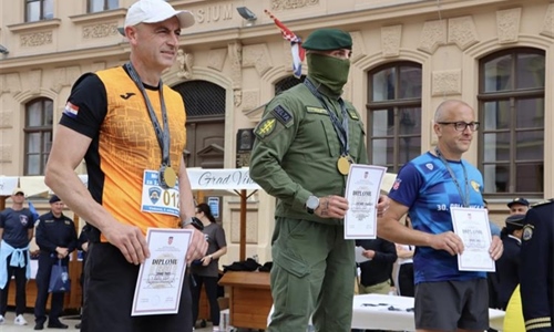 Trčali za heroje: Vinkovci odali počast dvanaestorici redarstvenika