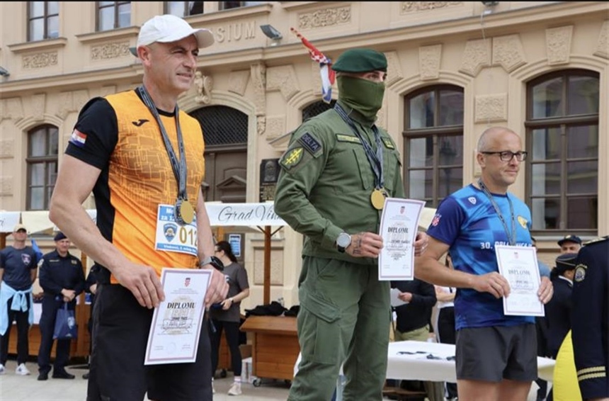 Trčali za heroje: Vinkovci odali počast dvanaestorici redarstvenika