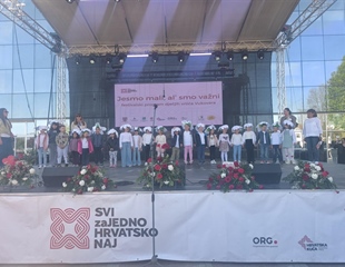Cvjetni korzo razigrao Vukovar: Mališani donijeli boje, osmijehe i...