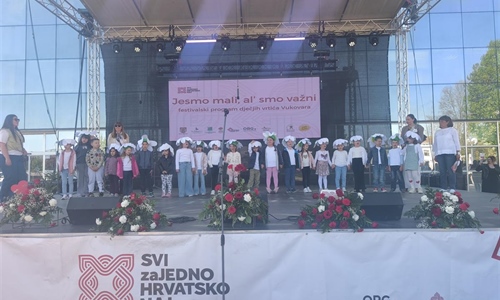 Cvjetni korzo razigrao Vukovar: Mališani donijeli boje, osmijehe i...