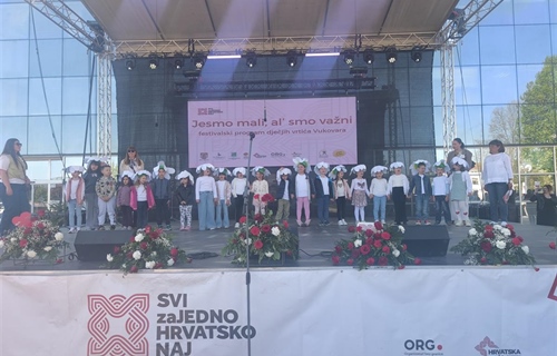 Cvjetni korzo razigrao Vukovar: Mališani donijeli boje, osmijehe i...