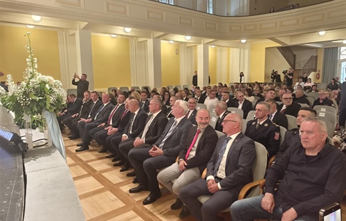 Grad-heroj ne staje