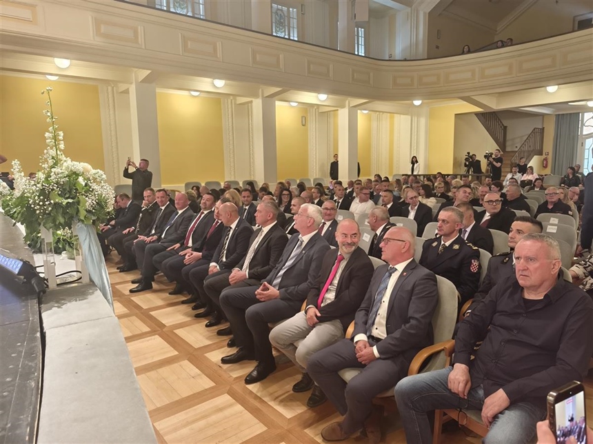 Grad-heroj ne staje