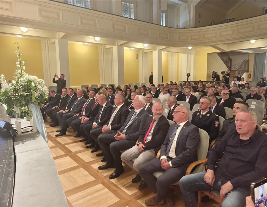 Grad-heroj ne staje