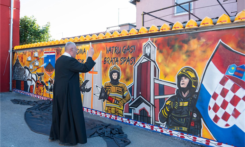 U Otoku otkriven mural u čast vatrogascima