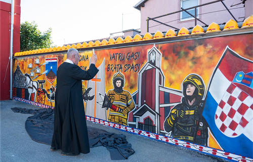U Otoku otkriven mural u čast vatrogascima