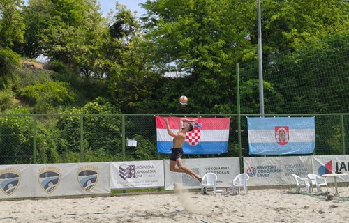 Vukovar okupio 16 ekipa na međunarodnom turniru odbojke na pijesku