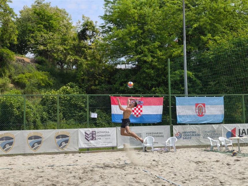 Vukovar okupio 16 ekipa na međunarodnom turniru odbojke na pijesku