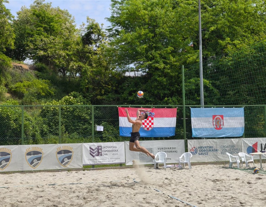 Vukovar okupio 16 ekipa na međunarodnom turniru odbojke na pijesku