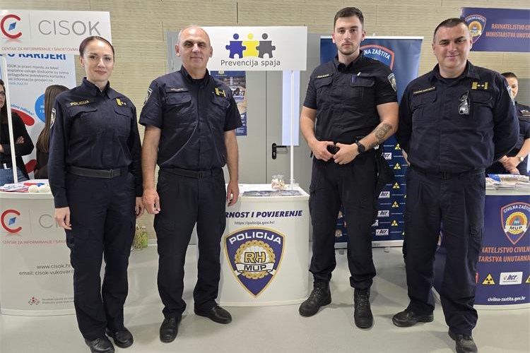 Promocija zanimanja policajac/policajka na Danima karijera i otvorenih vrata vukovarskog Veleučilišta „Lavoslav Ružička“