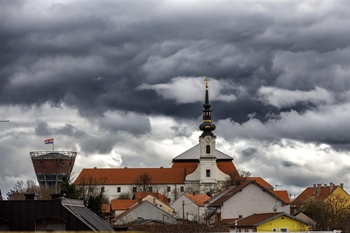 DHMZ izdao žuto upozorenje za osječku regiju zbog grmljavinskog nevremena