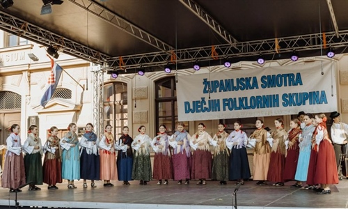U tijeku 27. smotra dječjih folklornih skupina Vukovarsko- srijemske...