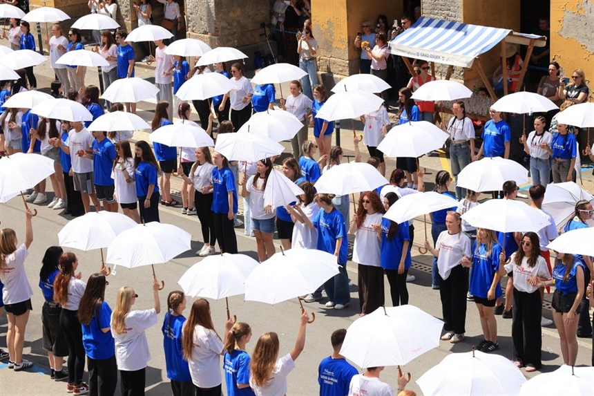 Maturanti plesom quadrille zatvorili jedno životno poglavlje