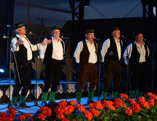 Bećarac ponovno okuplja Slavoniju: Večeras veliko finale 14. Bećarfesta...
