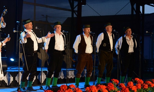 Bećarac ponovno okuplja Slavoniju: Večeras veliko finale 14. Bećarfesta...