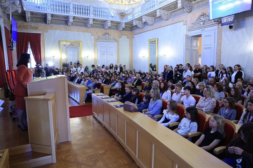Osječko-baranjska županija nagradila 142 učenika za izvrsne rezultate na natjecanjima