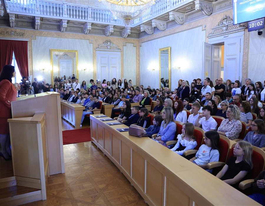 Osječko-baranjska županija nagradila 142 učenika za izvrsne rezultate...