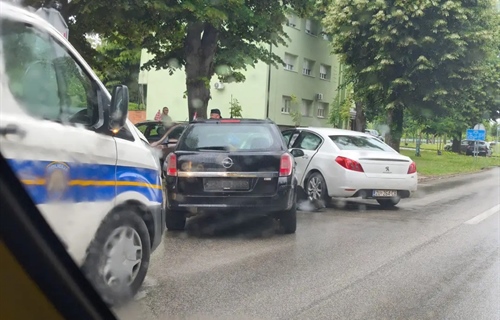 Šest nesreća u jednom danu: jedna osoba teško ozlijeđena, policija...