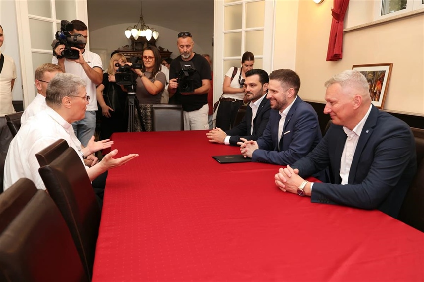 Grad Osijek donirao novih 150 tisuća eura za obnovu konkatedrale