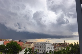 Crveni meteoalarm za Slavoniju: Danas ekstremne vrućine, sutra stižu oluje i nagla promjena vremena