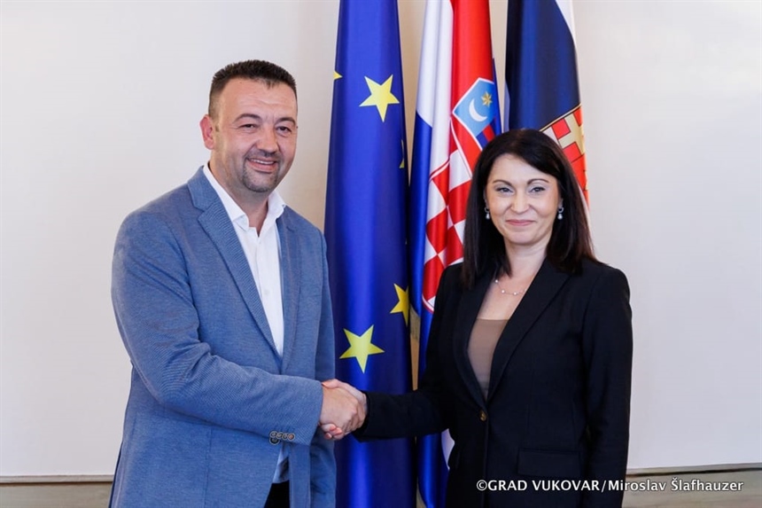 Osječko-baranjska županija poduprla izgradnju Stadiona 12 hrvatskih redarstvenika s 50.000 eura