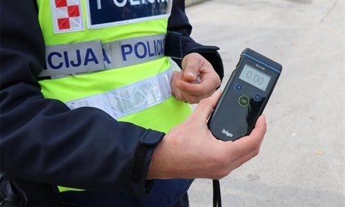Motociklist teško ozlijeđen na autocesti kod Lipovca, policija najavila...