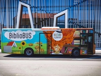 Bibliobus slavi 20 godina: knjiga na kotačima ulazi u eru virtualne...