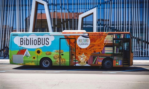 Bibliobus slavi 20 godina: knjiga na kotačima ulazi u eru virtualne...