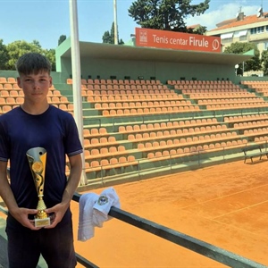 Mladi Vinkovčanin Rafael Halužan najbolji na turniru do 16 godina