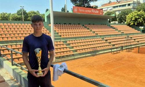 Mladi Vinkovčanin Rafael Halužan najbolji na turniru do 16 godina