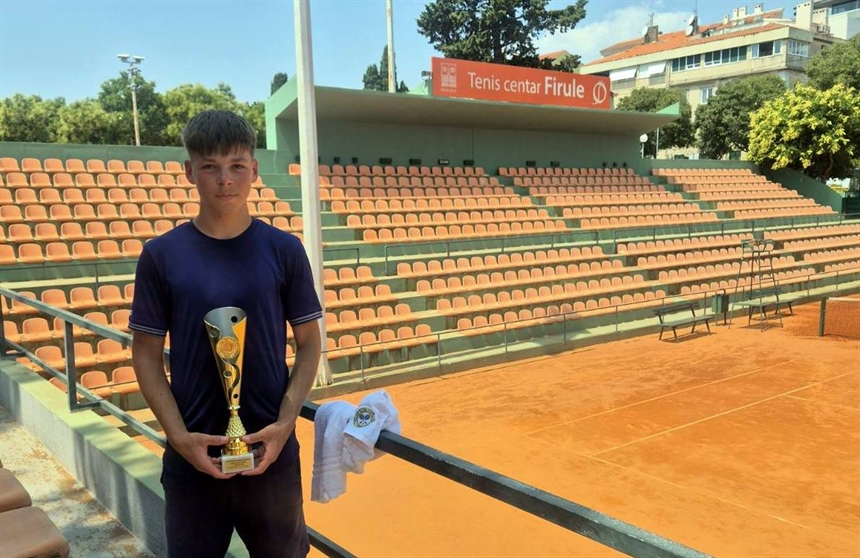 Mladi Vinkovčanin Rafael Halužan najbolji na turniru do 16 godina