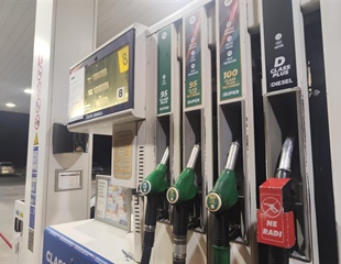 Uoči poskupljenja goriva velike gužve na benzinskim postajama u...