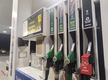 Uoči poskupljenja goriva velike gužve na benzinskim postajama u Vukovaru, dizel rasprodan na većini crpki