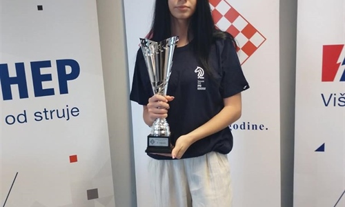 Eva Maltašić osvojila broncu na juniorskom prvenstvu Hrvatske u šahu,...