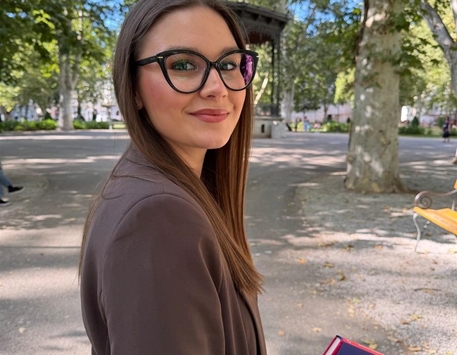 Od Facebook grupe do podcasta: Ella Hasel o ljubavi prema knjigama i...