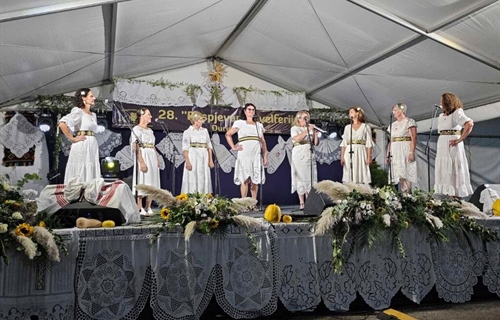 Poznat program 30. Raspjevane Cvelferije
