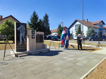 Svečano otkriven spomenik vukovarskim braniteljima Mitnice