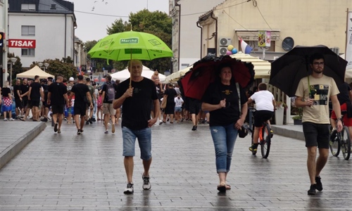 Kiša zamijenila sunce, ali ne i raspoloženje