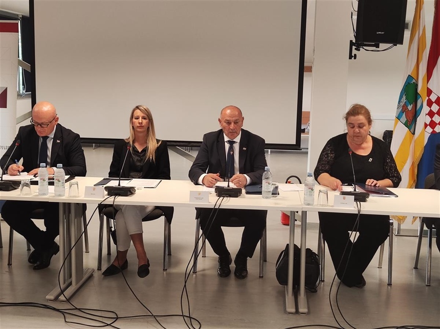 Saborski zastupnici održali sjednicu u Vukovaru i posjetili Petrovačku dolu