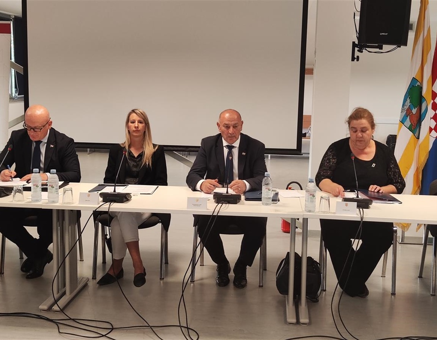 Saborski zastupnici održali sjednicu u Vukovaru i posjetili Petrovačku dolu