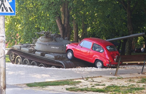 Osječki crveni Fićo opet stradao
