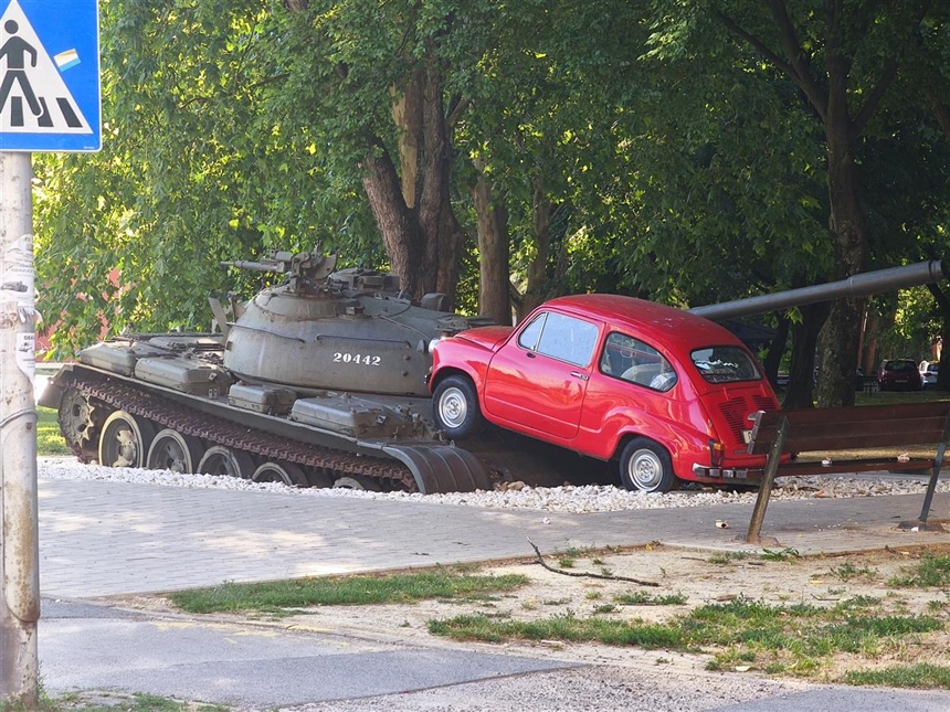 Osječki crveni Fićo opet stradao