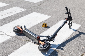 Električni romobil nije za maloljetne osobe