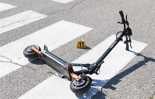 Električni romobil nije za maloljetne osobe