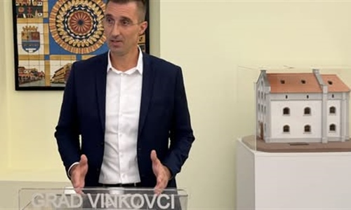 Gradonačelnik Vinkovaca seli svoju zamjenicu u drugu zgradu