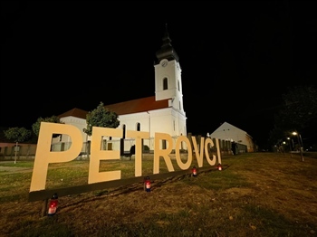 Petrovci pamte žrtve: „Sjećamo se prošlosti, stojimo u sadašnjosti, ali gledamo prema budućnosti“